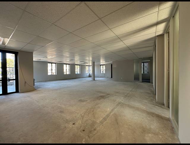 557M² OFFICE TO LET IN SANDOWN